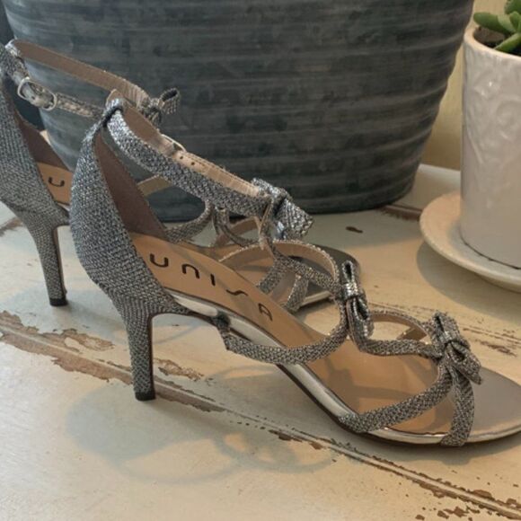 Unisa 3 Bow Silver Glitter Heel - Picture 2 of 4
